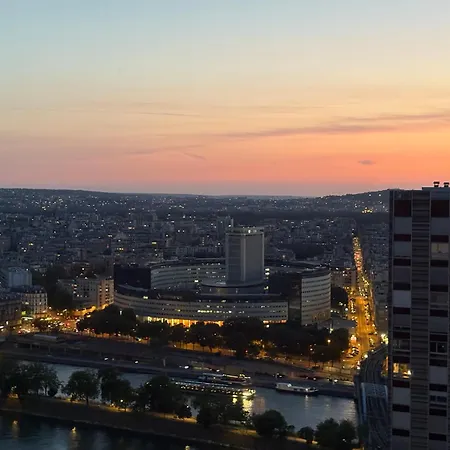 Appartement Tour Eiffel Piscine
